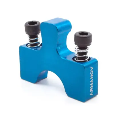 Rychlospojka pro prachovač Dillon. Umožňuje rychlou výměnu prachovače z jedné nástrojové hlavy na druhou.